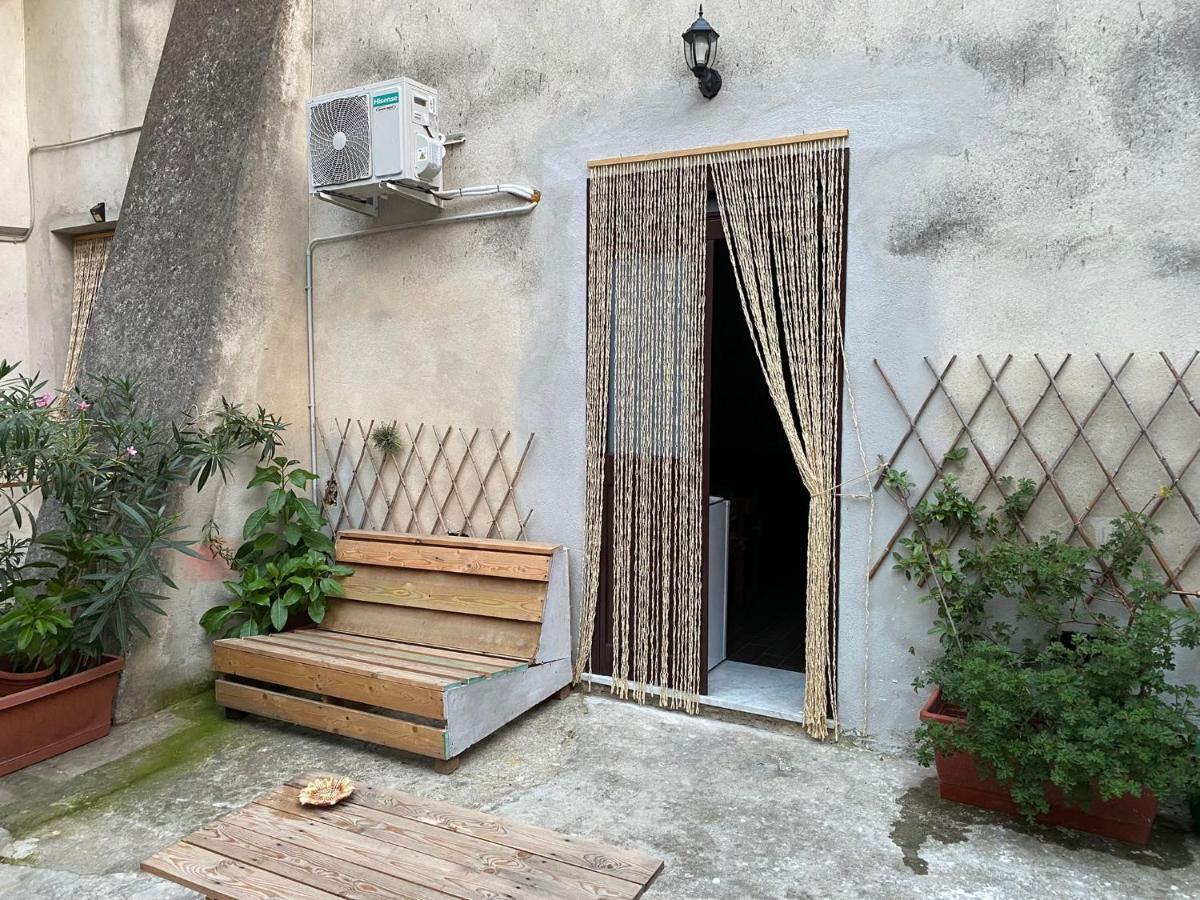 Al Vicolo Stretto Bed and Breakfast Santa Maria a Vico Buitenkant foto